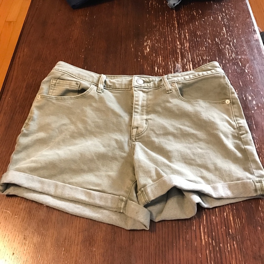 Army green NWOT mossimo shorts ⭐️