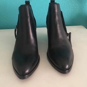 Donald J Pliner  leather booties