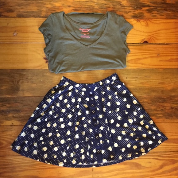 Yellow roses and polka dot skirt - Picture 1 of 3