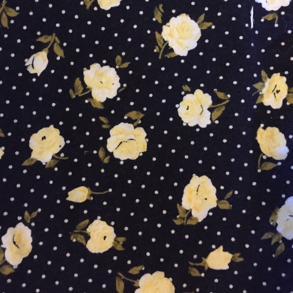 Yellow roses and polka dot skirt - Picture 2 of 3