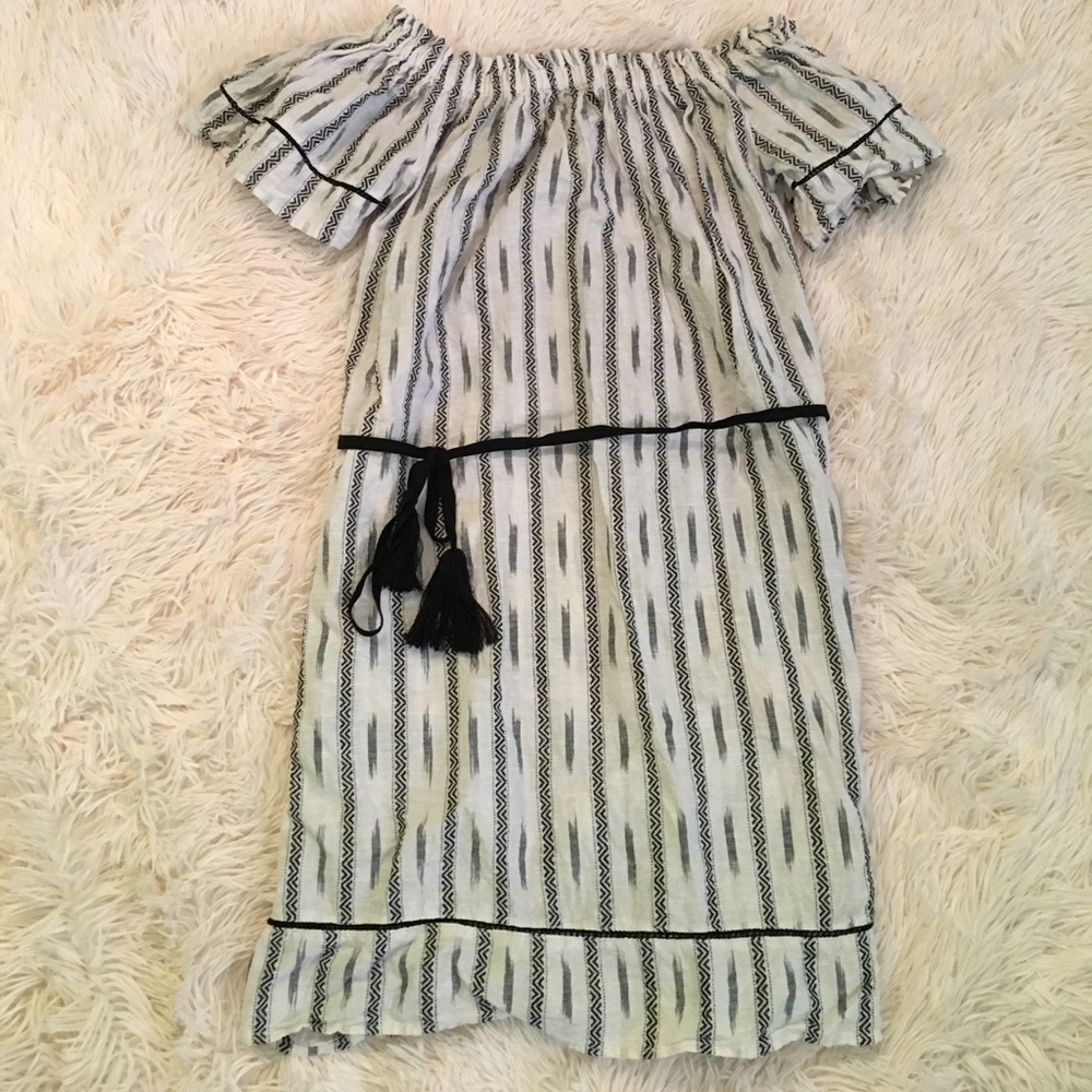 Like New off the shoulder dress
