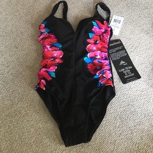 NWT  mirical suit size 8