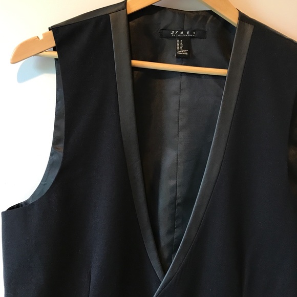 NWOT BLACK VEST - Picture 2 of 5