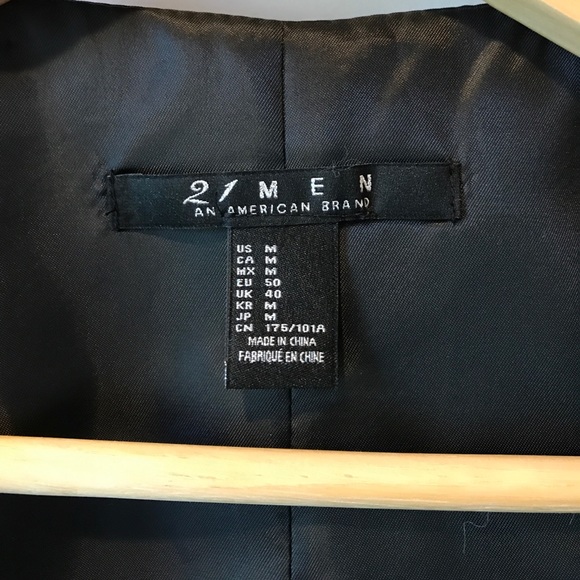 NWOT BLACK VEST - Picture 4 of 5