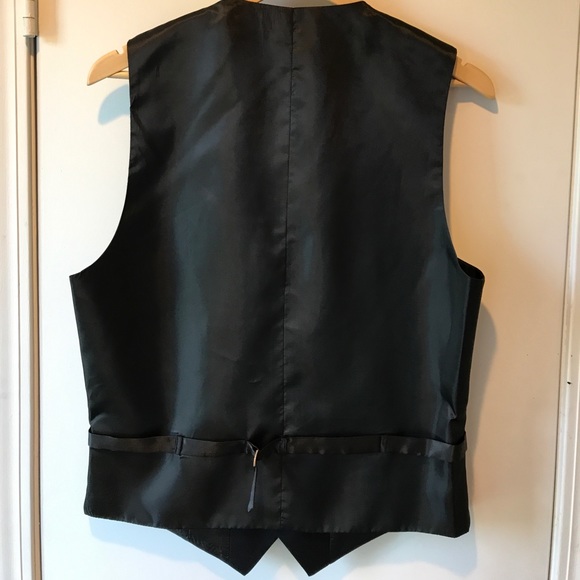 NWOT BLACK VEST - Picture 3 of 5