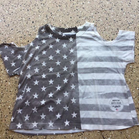 Understar Cold shoulder top 5️⃣5️⃣5️⃣ - Picture 2 of 3