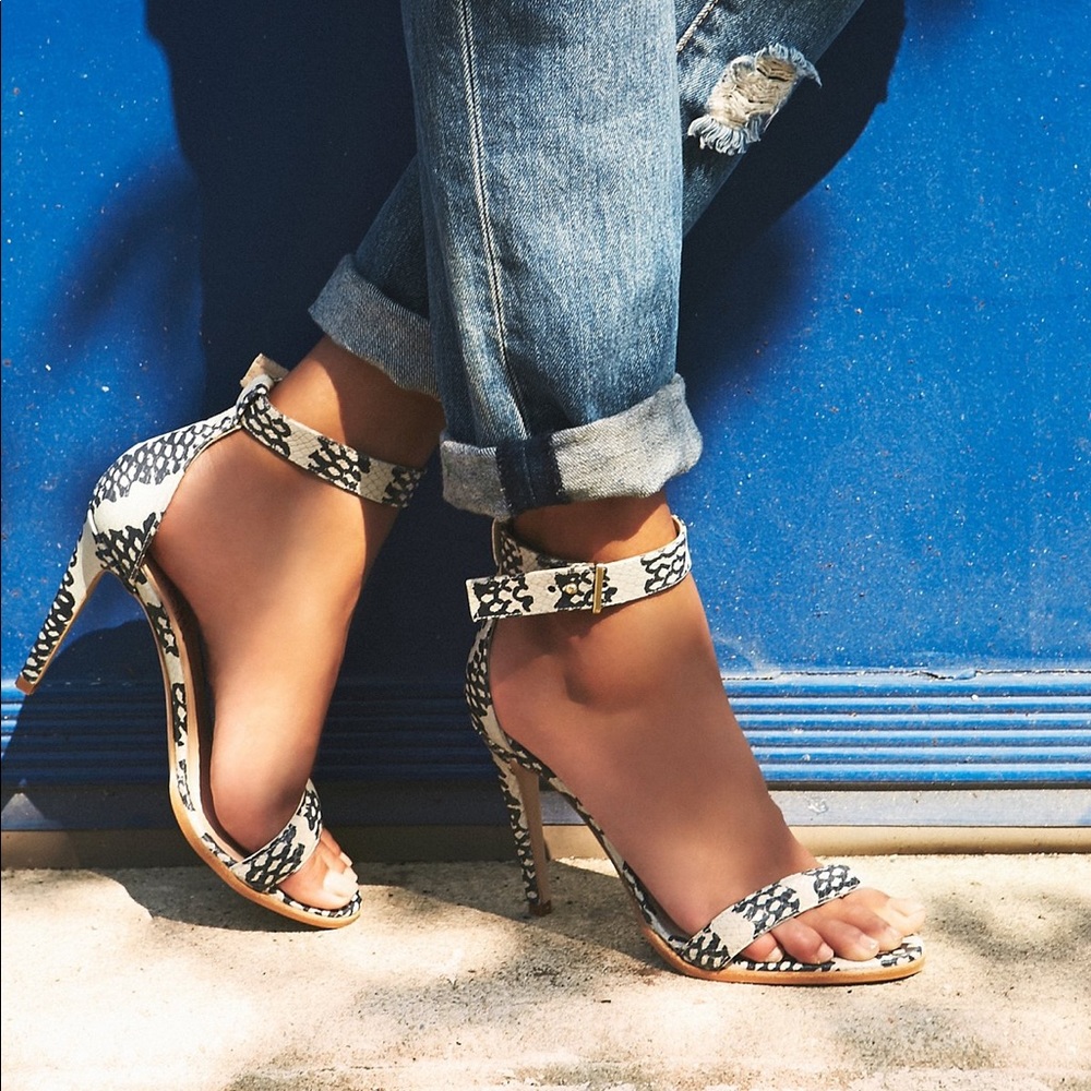 the mode collective snake print texture sandal