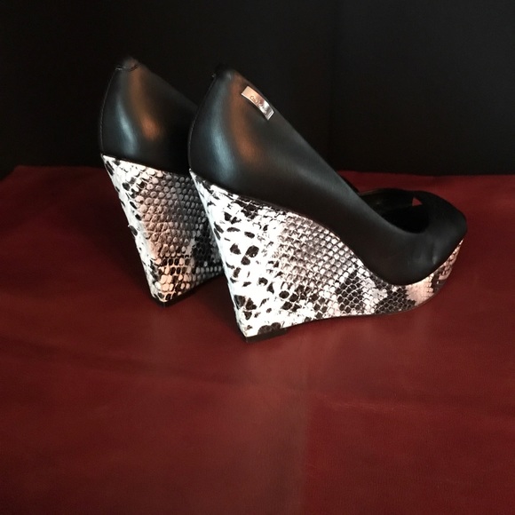 Calvin Klein Wedges - Picture 1 of 4