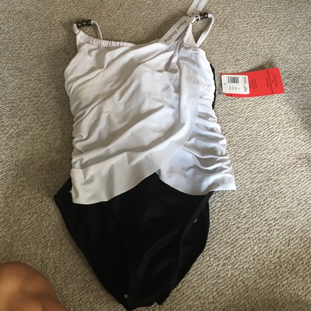 NWT miraclesuit one piece. Size 8