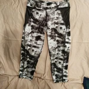 Black tie dye crop leggings