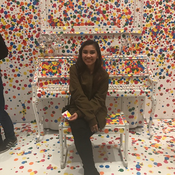 Meet your posher, Stephanie - Picture 2 of 2