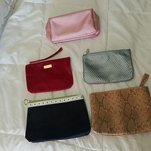 5 make up bags...
