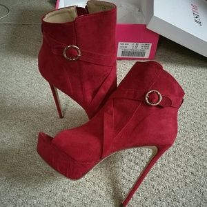 Open-toe high heels