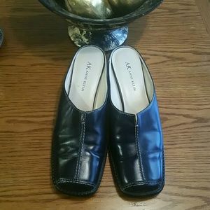 "Ann Klein Navy Mules"