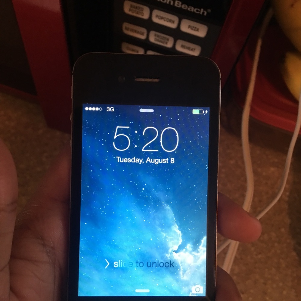 Iphone 4 unlocked (8GB) never used