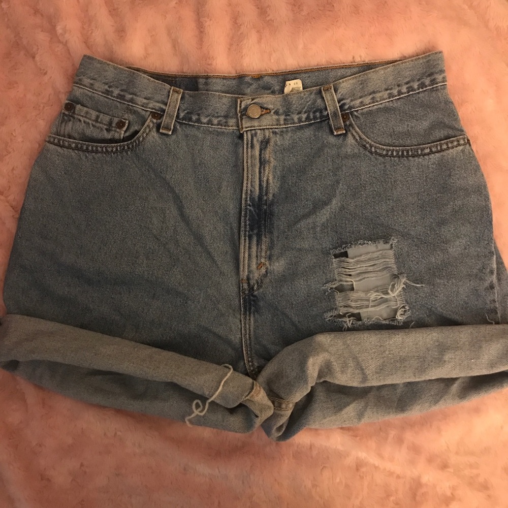 Levi's highwasted shorts