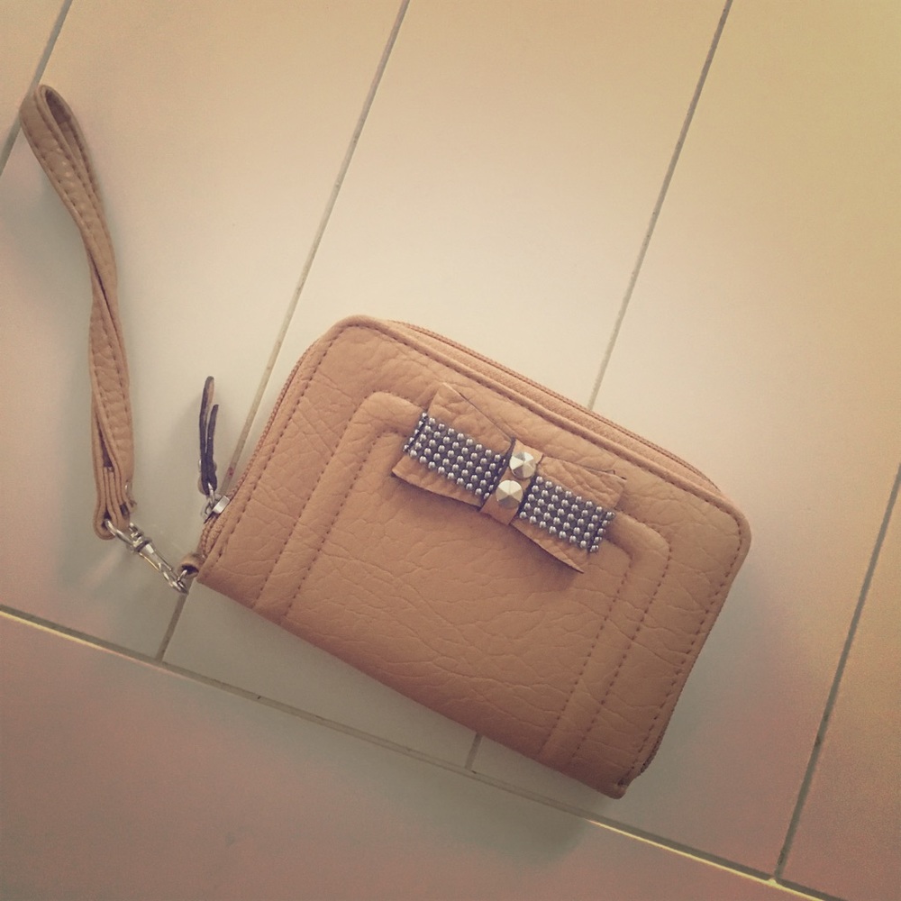 Jessica Simpson tan leather wristlet with bow