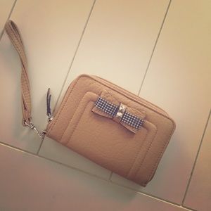 Jessica Simpson tan leather wristlet with bow
