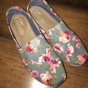 Floral TOMS