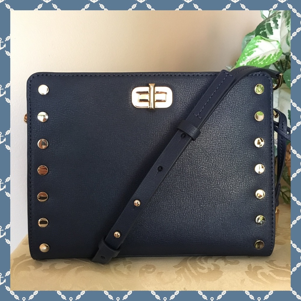 Michael Kors Messenger.