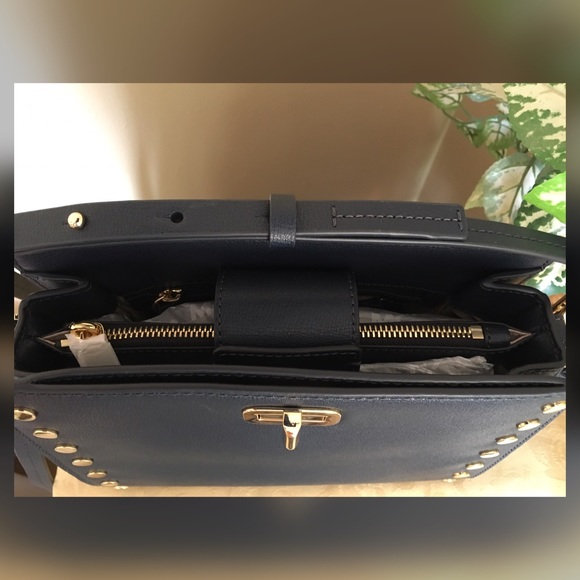 Michael Kors Messenger. - Picture 4 of 8