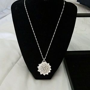 NEW!!!Silver Sun Flower double sided with necklace