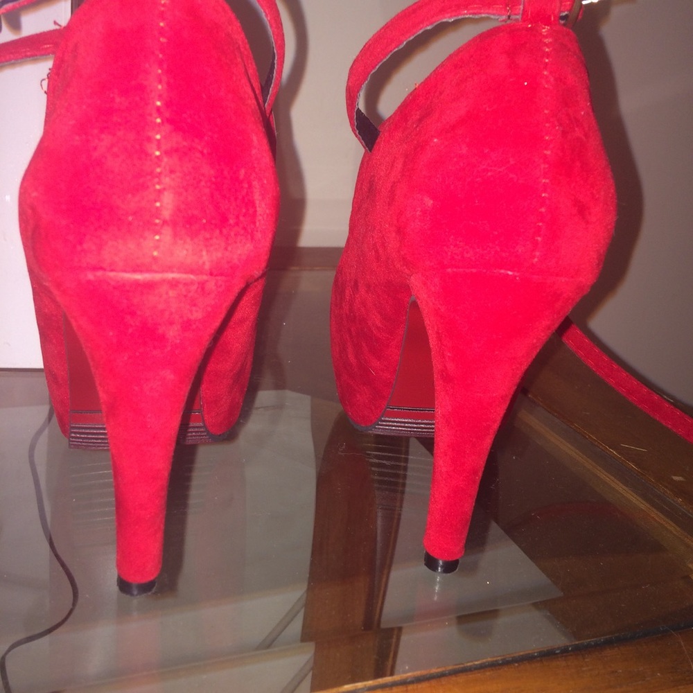 Wrap around heels