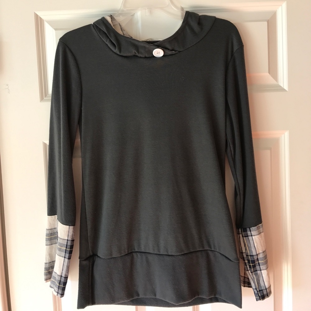 EUC gray hooded shirt!