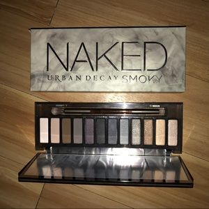 Urban decay naked smoky (eyeshadow palette)
