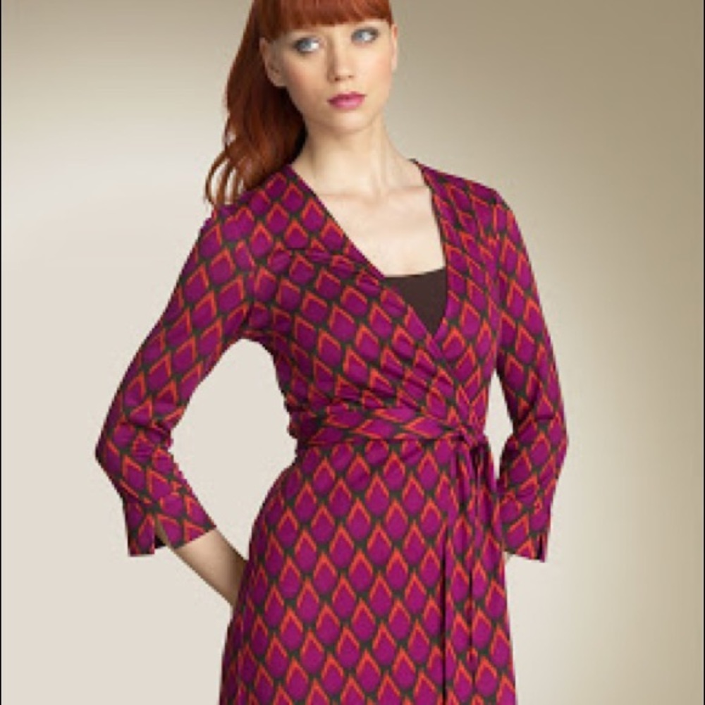 NWT DVF vintage print modern wrap silk dress