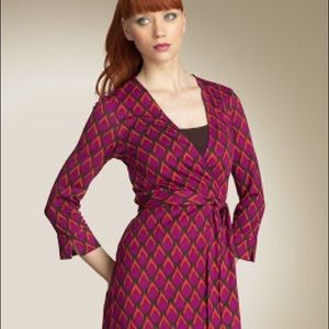 NWT DVF vintage print modern wrap silk dress