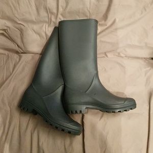 Grey rain boots