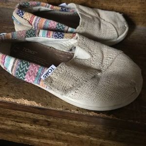 Toddler size 7 toms