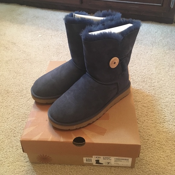 UGG Shoes - Ugg bailey button short!