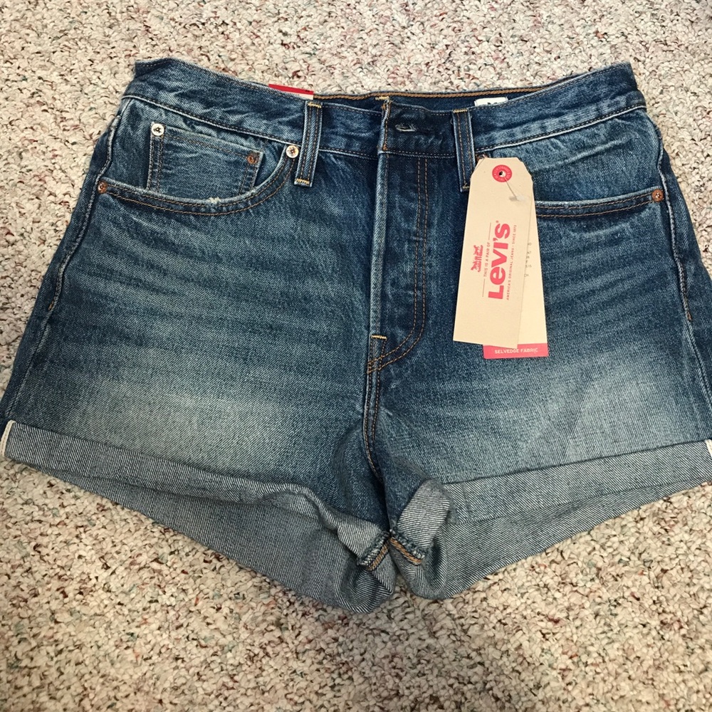 Levi WEDGIE FIT shorts!