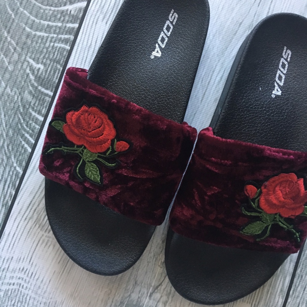 Wine velvet slides with rose applique
