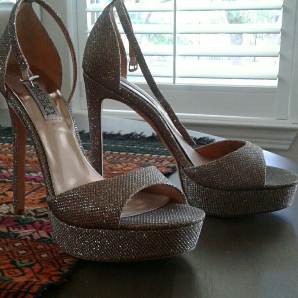 Platform heels gold