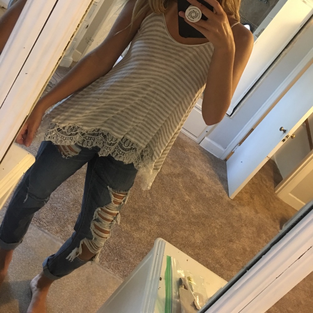 🔥Flowy lace bottom tank top