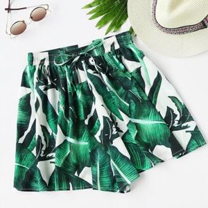Leaf print shorts