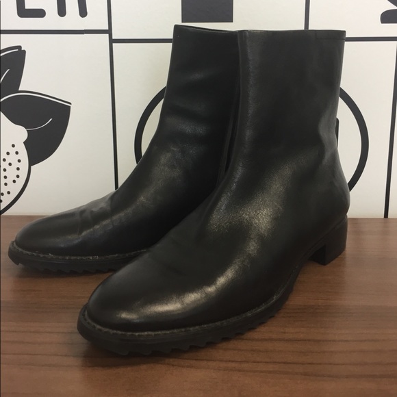 Lord &Taylor Black Leather Ankle boots 8.5 - Picture 1 of 8