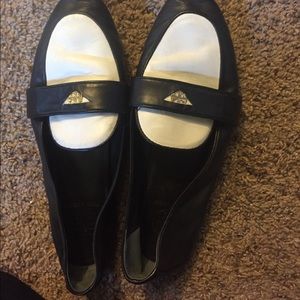 Tory Burch black and white flats size 10