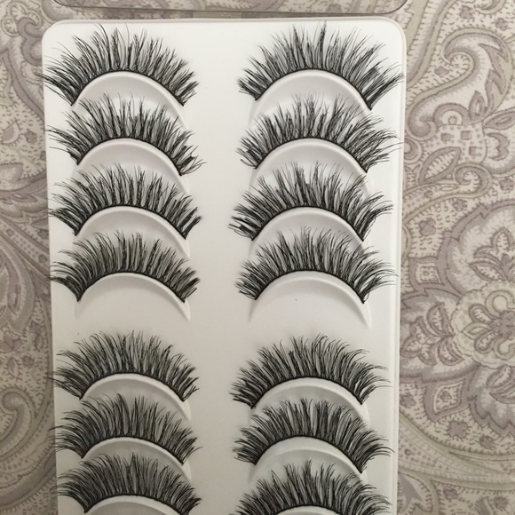 False lashes - Picture 2 of 4