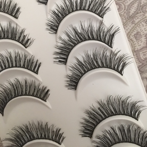 False lashes - Picture 3 of 4