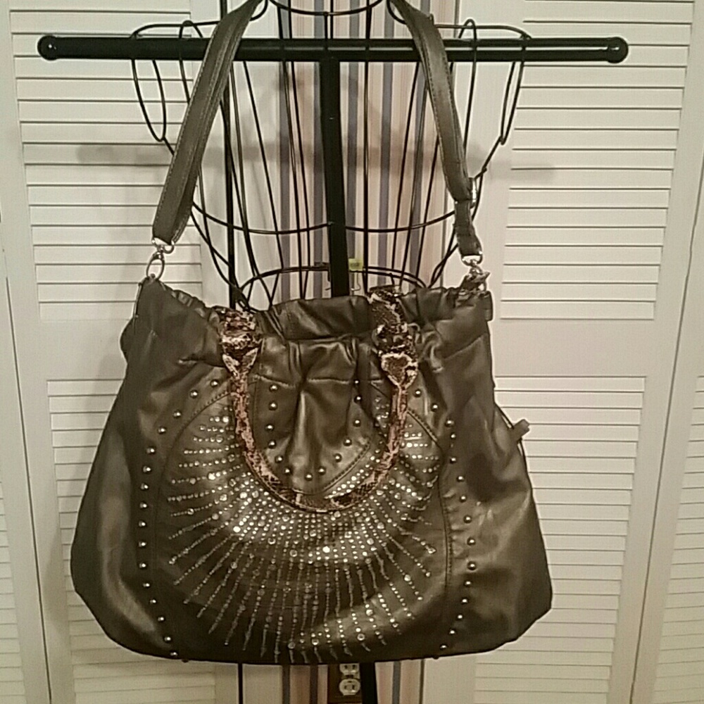 Handbag with great detail.