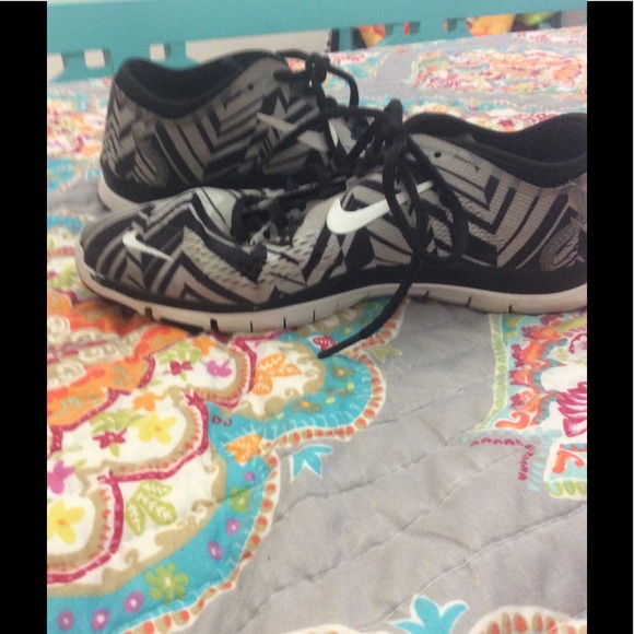 Black and Grey Chevron Nike Free Run Sneakers - Picture 4 of 6