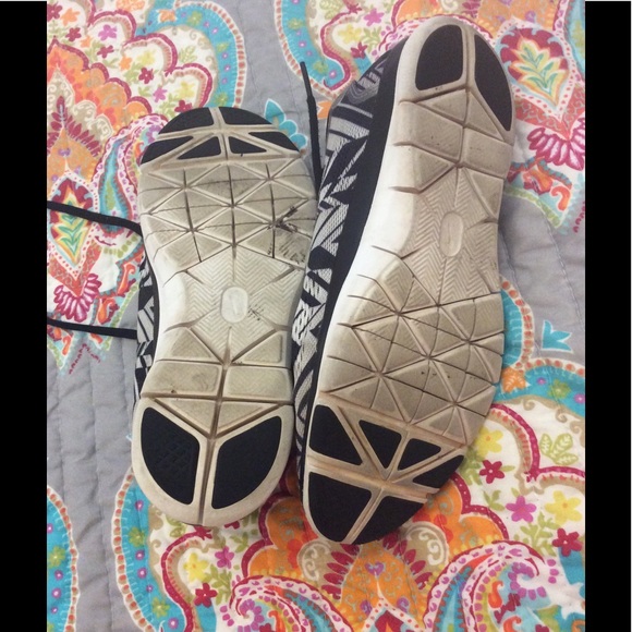 Black and Grey Chevron Nike Free Run Sneakers - Picture 6 of 6