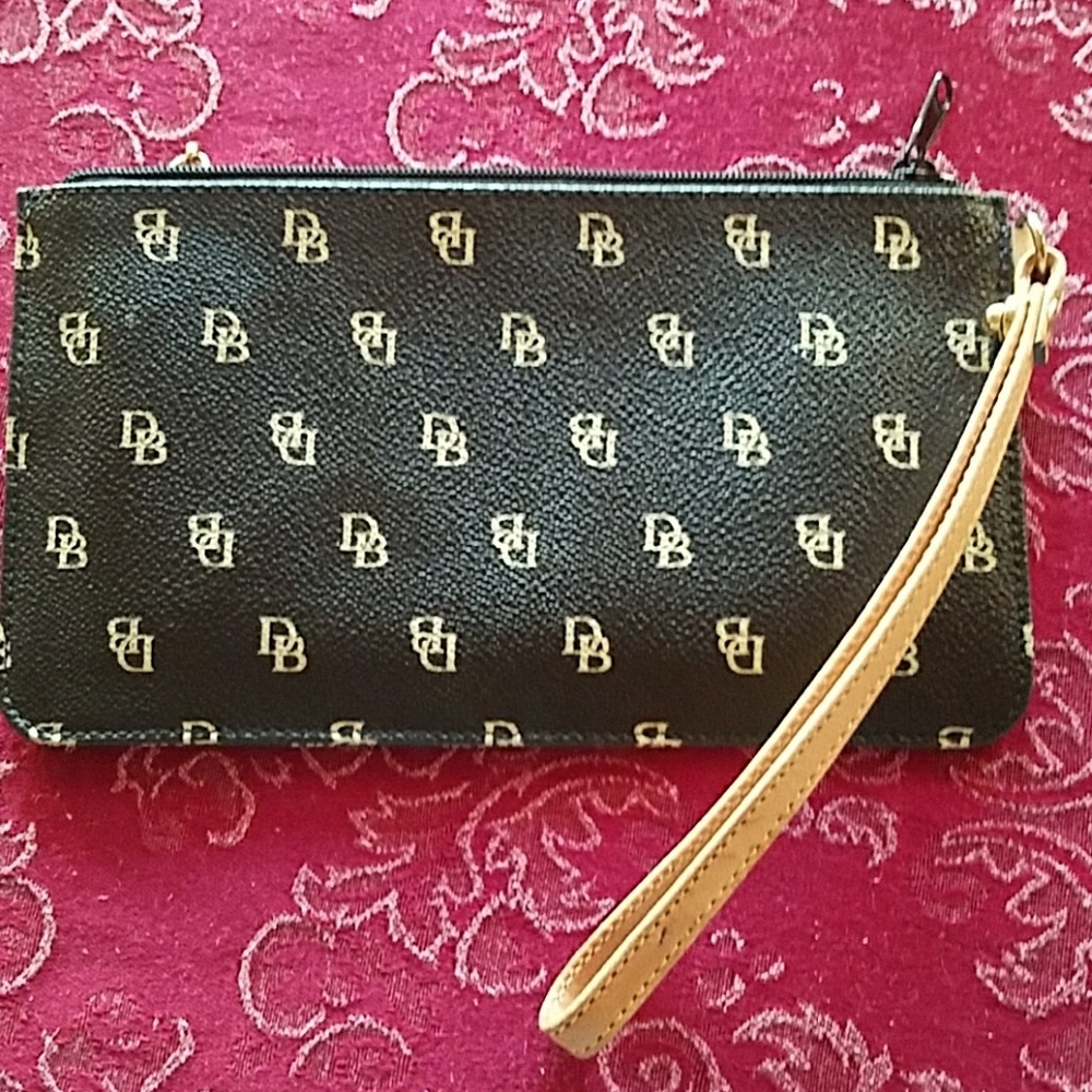 Dooney & Bourke wristlet