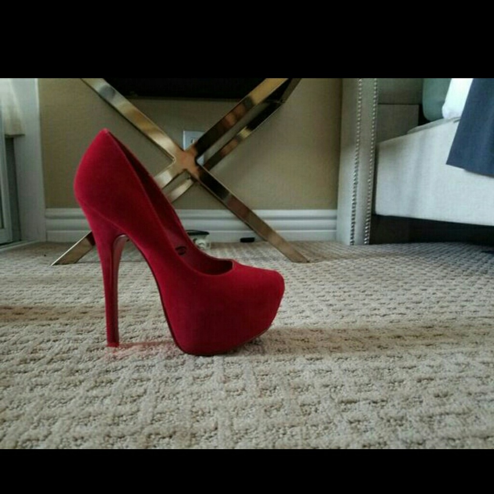 Women's Size 7 red heels