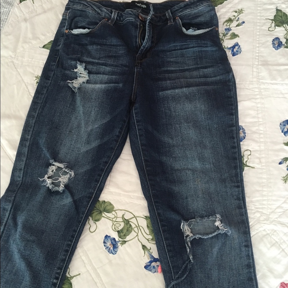 2 Pairs of distressed skinny jeans
