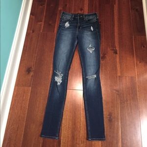 Ripped hollister jeans (highrise)